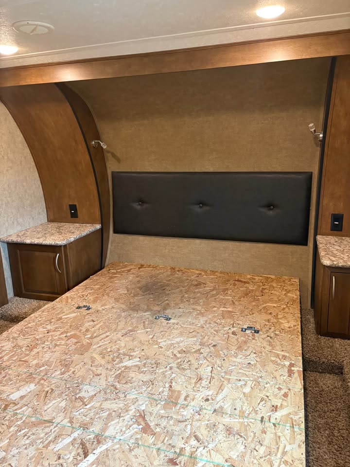 Used 2016 Wildcat 28SGX Glenpool inventory - gallery image 13 featured at Glenpool Camper Sales Glenpool OK