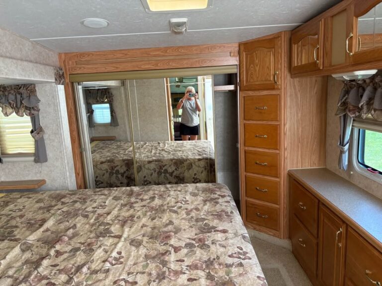 Oklahoma Used 2006 Forest River Cedar Creek 30RLBS dealership quality - gallery image 14 showcased in Glenpool Camper Sales near Tulsa