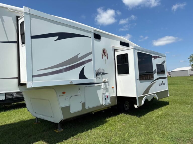 quality Used 2006 Forest River Cedar Creek 30RLBS available now - gallery image 2 in Glenpool Camper Sales near Tulsa