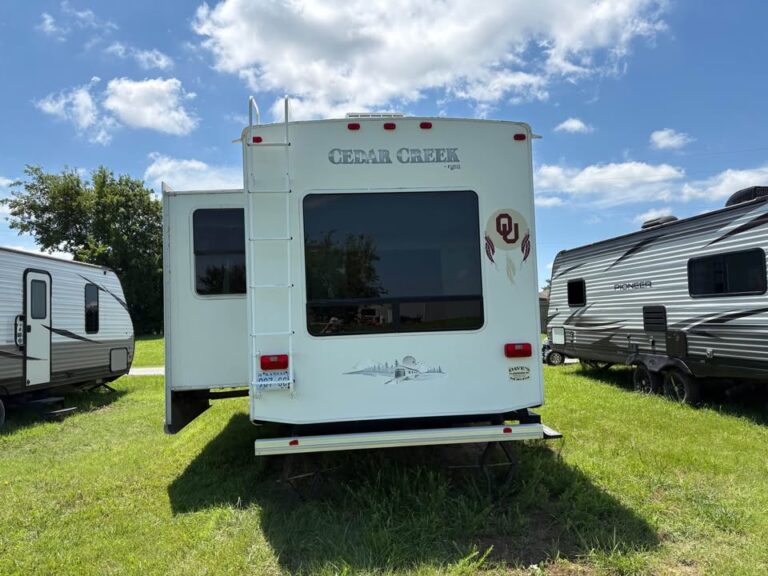 Used 2006 Forest River Cedar Creek 30RLBS in stock - gallery image 3 located in Glenpool Camper Sales near Tulsa