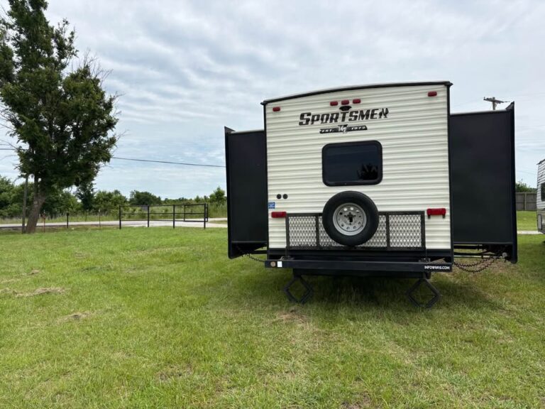 excellent Used 2018 KZ RV Sportman 323 BHK on sale - gallery image 4 available at Glenpool Camper Sales Tulsa Oklahoma