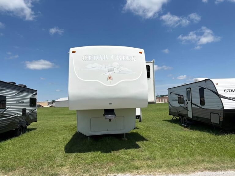 excellent Used 2006 Forest River Cedar Creek 30RLBS on sale - gallery image 4 available at Glenpool Camper Sales near Tulsa