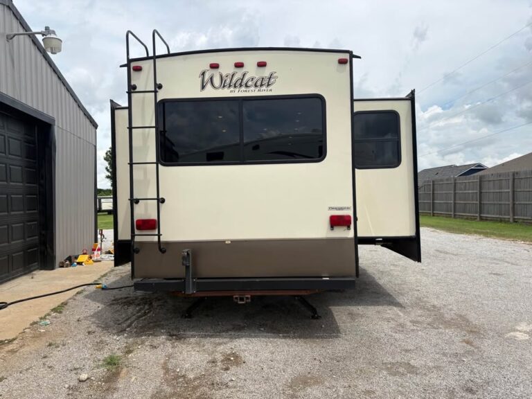 Used 2016 Wildcat 28SGX for sale by dealer - gallery image 5 sold by Glenpool Camper Sales Glenpool OK