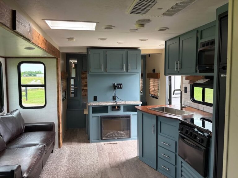 Used 2018 KZ RV Sportman 323 BHK dealer inventory - gallery image 7 stocked at Glenpool Camper Sales Tulsa Oklahoma