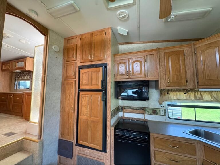 well-maintained Used 2006 Forest River Cedar Creek 30RLBS priced to sell - gallery image 8 offered by Glenpool Camper Sales near Tulsa