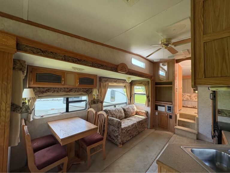 Used 2006 Forest River Cedar Creek 30RLBS dealership special - gallery image 9 featured at Glenpool Camper Sales near Tulsa