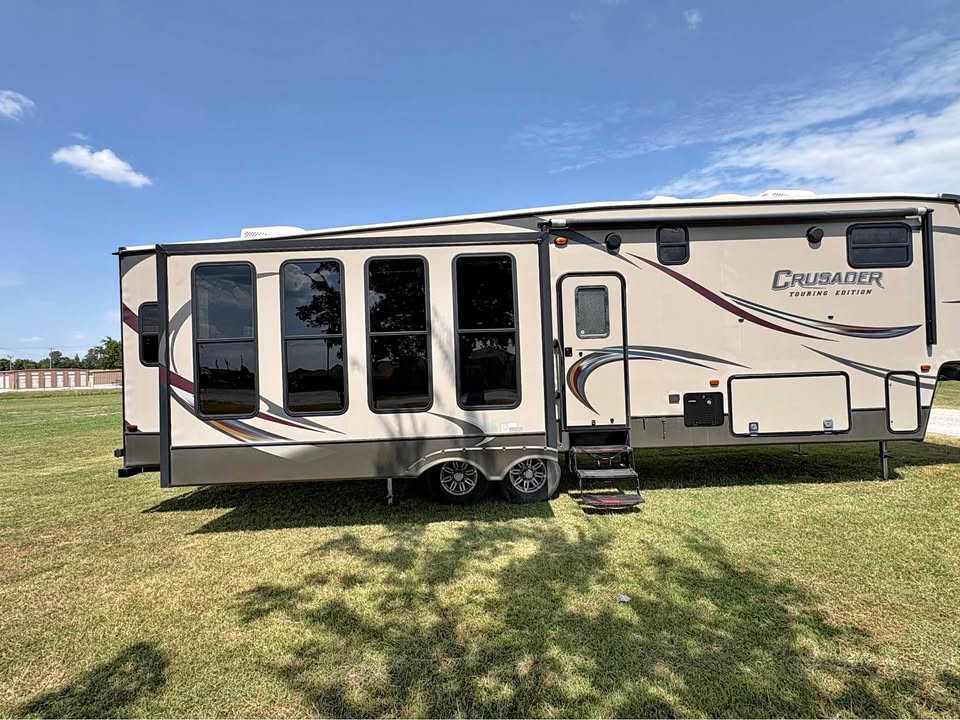 well-maintained Used 2014 Forest River Crusader 334 main photo at Glenpool Camper Sales Tulsa area