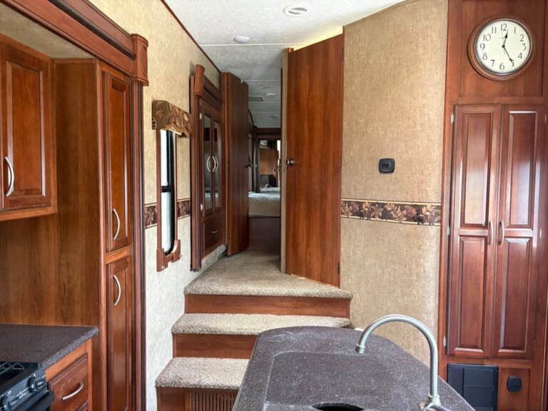 Used 2014 Forest River Crusader 334 Oklahoma dealer special - gallery image 11 available in Glenpool Camper Sales Tulsa area