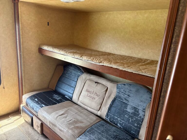 Used 2013 Prime Time RV Lacrosse 318BHS Glenpool inventory - gallery image 13 featured at Glenpool Camper Sales near Tulsa