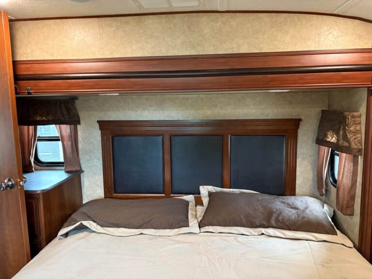 Used 2014 Forest River Crusader 334 near Tulsa for sale - gallery image 15 offered by Glenpool Camper Sales Tulsa area