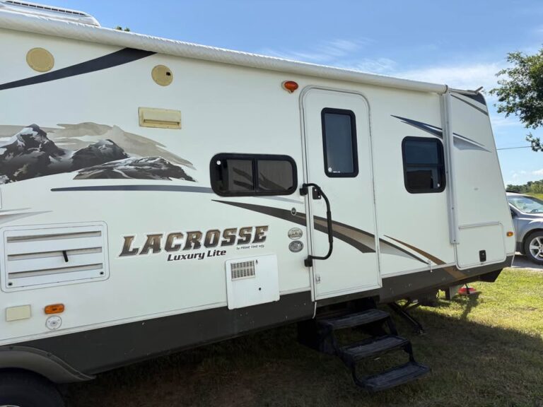 Used 2013 Prime Time RV Lacrosse 318BHS for sale - excellent RV at Glenpool Camper Sales near Tulsa