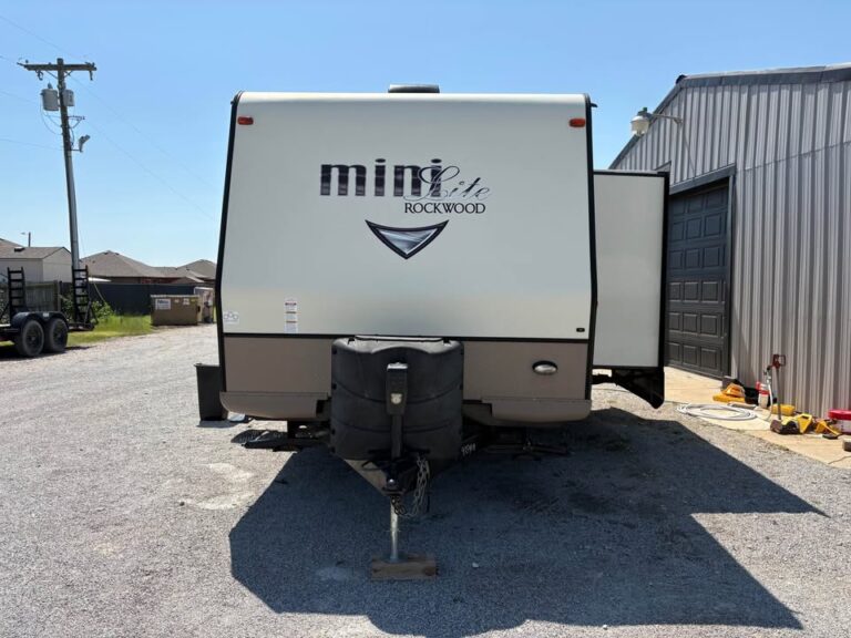 Used 2017 Forest River Rockwood Mini Lite 3507S in stock - gallery image 3 located in Glenpool Camper Sales Glenpool OK