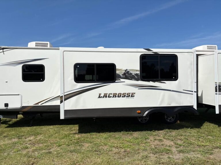 Used 2013 Prime Time RV Lacrosse 318BHS in stock - gallery image 3 located in Glenpool Camper Sales near Tulsa