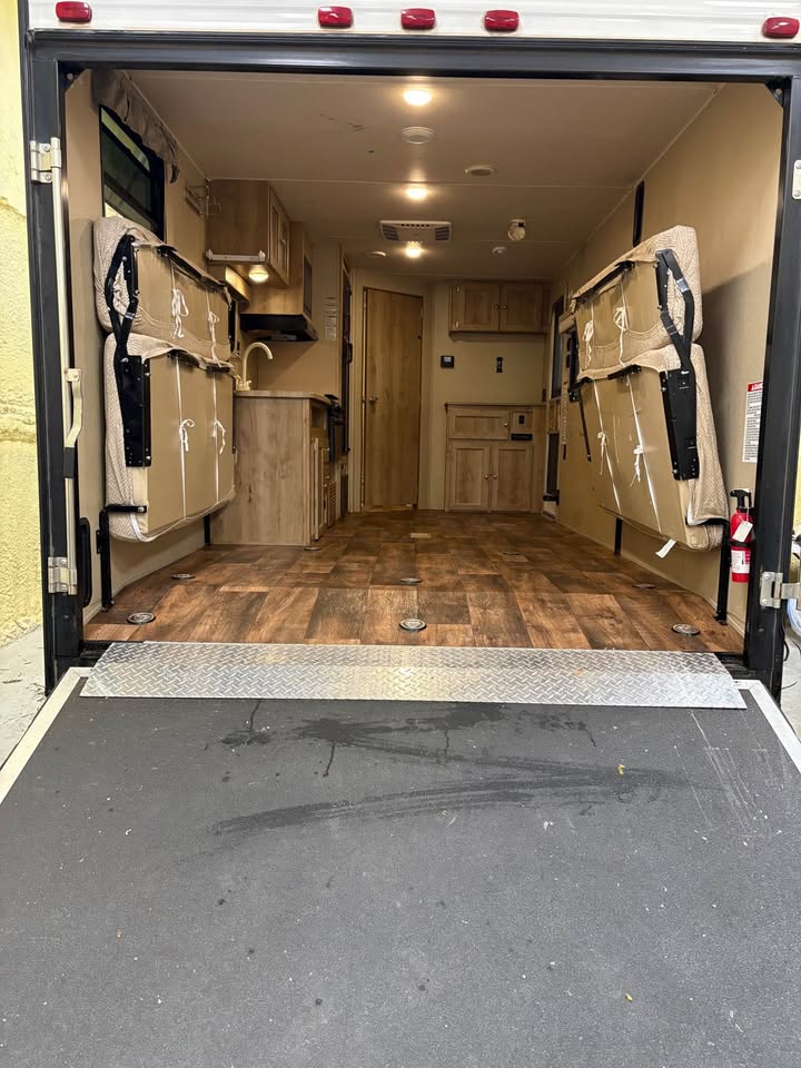Used 2016 Palomino RV Puma for sale by dealer - gallery image 5 sold by Glenpool Camper Sales Glenpool
