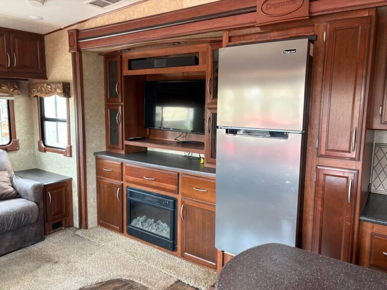 pristine Used 2014 Forest River Crusader 334 ready for delivery - gallery image 6 from Glenpool Camper Sales Tulsa area