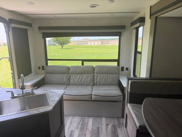 well-maintained Used 2022 Gulf Stream Innsbruck 24RLS priced to sell - gallery image 8 offered by Glenpool Camper Sales Glenpool OK