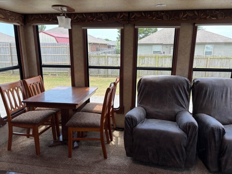 well-maintained Used 2014 Forest River Crusader 334 priced to sell - gallery image 8 offered by Glenpool Camper Sales Tulsa area