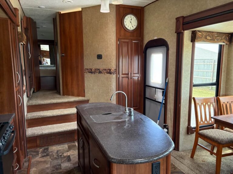 Used 2014 Forest River Crusader 334 dealership special - gallery image 9 featured at Glenpool Camper Sales Tulsa area
