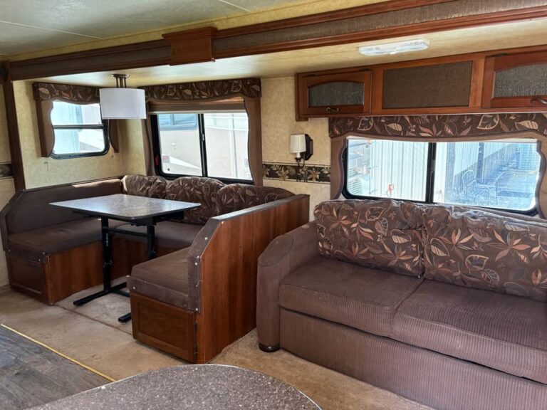 Used 2013 Prime Time RV Lacrosse 318BHS dealership special - gallery image 9 featured at Glenpool Camper Sales near Tulsa