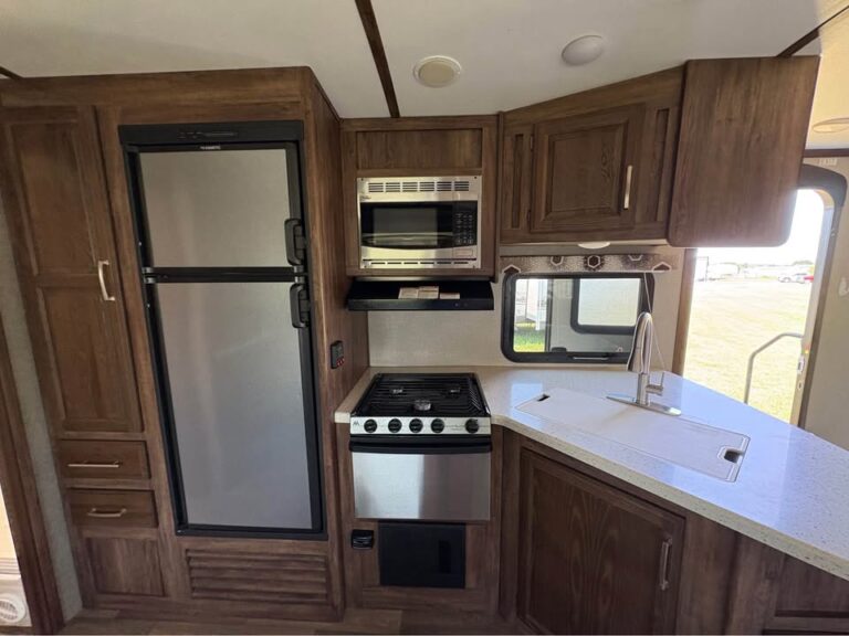 Used 2018 Keystone Cougar 28RLS Oklahoma dealer special - gallery image 11 available in Glenpool Camper Sales Glenpool OK