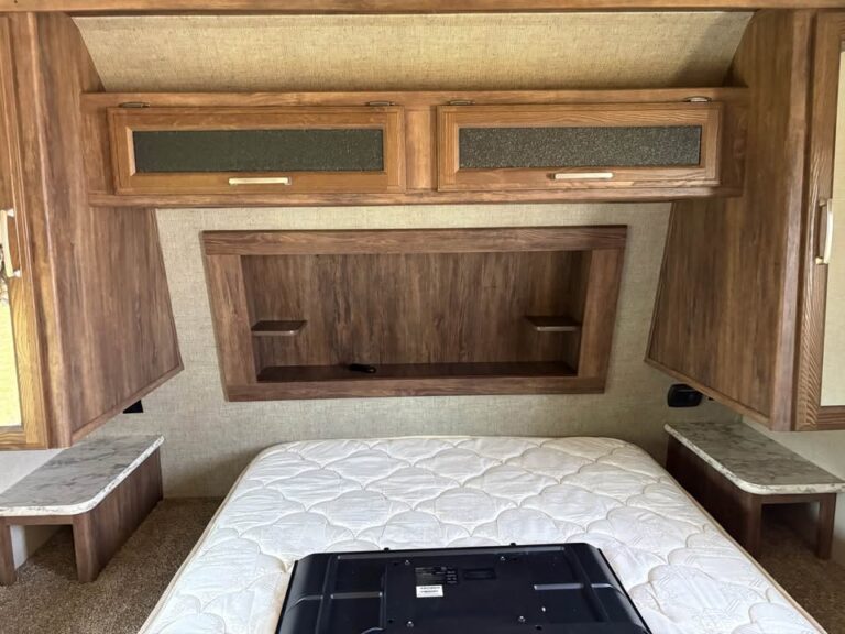 Oklahoma Used 2018 Keystone Cougar 28RLS dealership quality - gallery image 14 showcased in Glenpool Camper Sales Glenpool OK