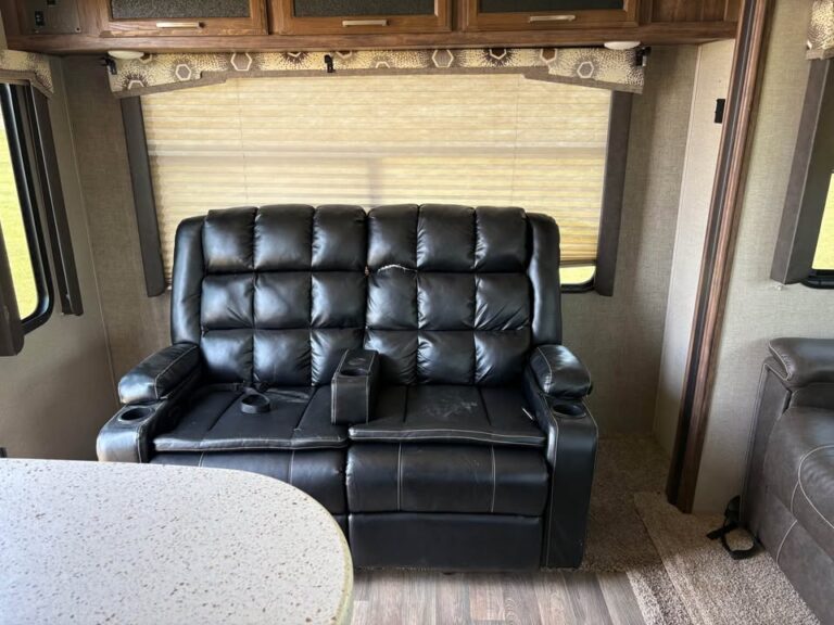 Used 2018 Keystone Cougar 28RLS dealership special - gallery image 9 featured at Glenpool Camper Sales Glenpool OK