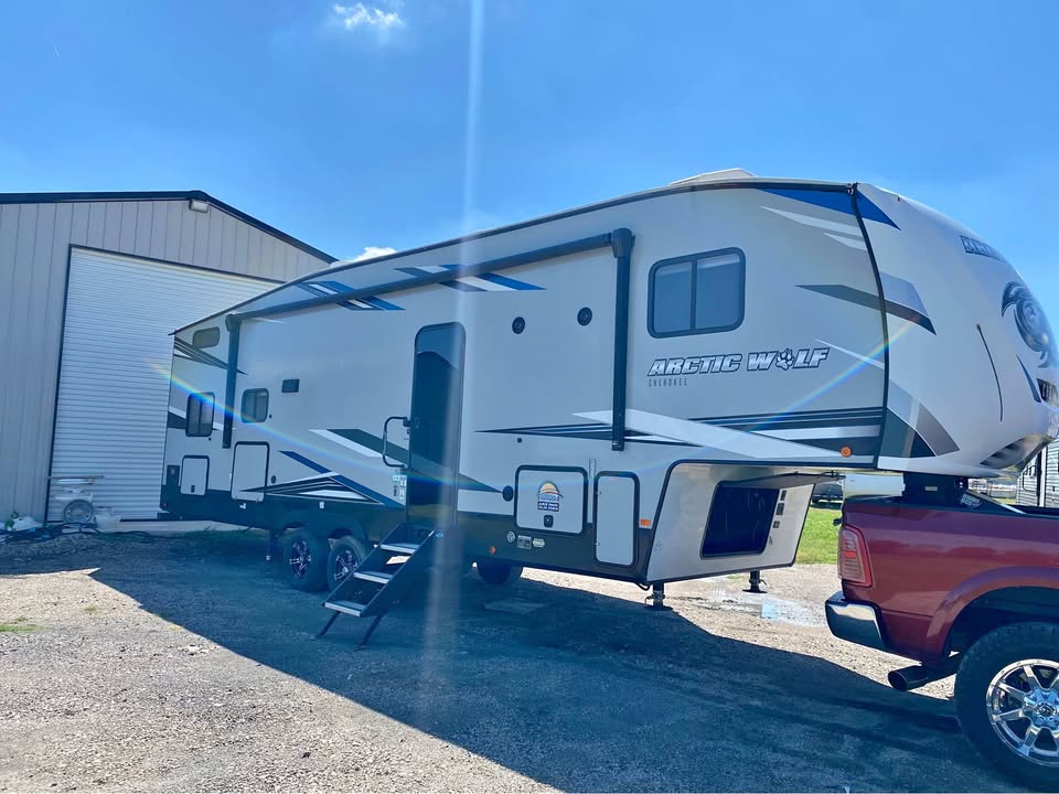 affordable Used 2022 Forest River Cherokee Arctic Wolf 287BH main photo at Glenpool Camper Sales Gle
