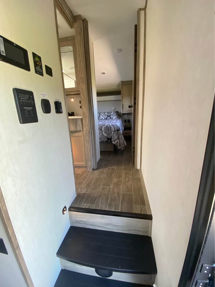 affordable Used 2022 Forest River Cherokee Arctic Wolf 287BH move-in ready - gallery image 10 showcased at Glenpool Camper Sales Glenpool OK