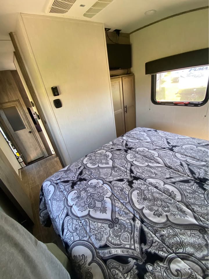 Used 2022 Forest River Cherokee Arctic Wolf 287BH Oklahoma dealer special - gallery image 11 available in Glenpool Camper Sales Glenpool OK