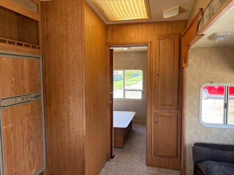 Used 2007 Forest River Wildcat 32QBSS Oklahoma dealer special - gallery image 11 available in Glenpool Camper Sales near Tulsa