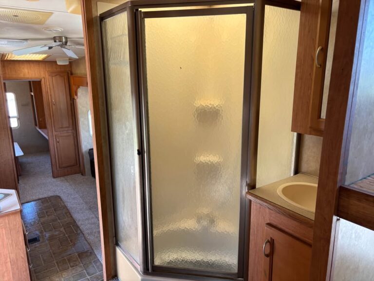 Used 2007 Forest River Wildcat 32QBSS Glenpool inventory - gallery image 13 featured at Glenpool Camper Sales near Tulsa