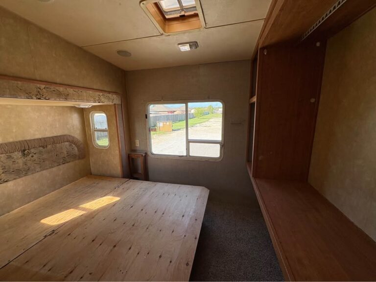 Used 2007 Forest River Wildcat 32QBSS near Tulsa for sale - gallery image 15 offered by Glenpool Camper Sales near Tulsa