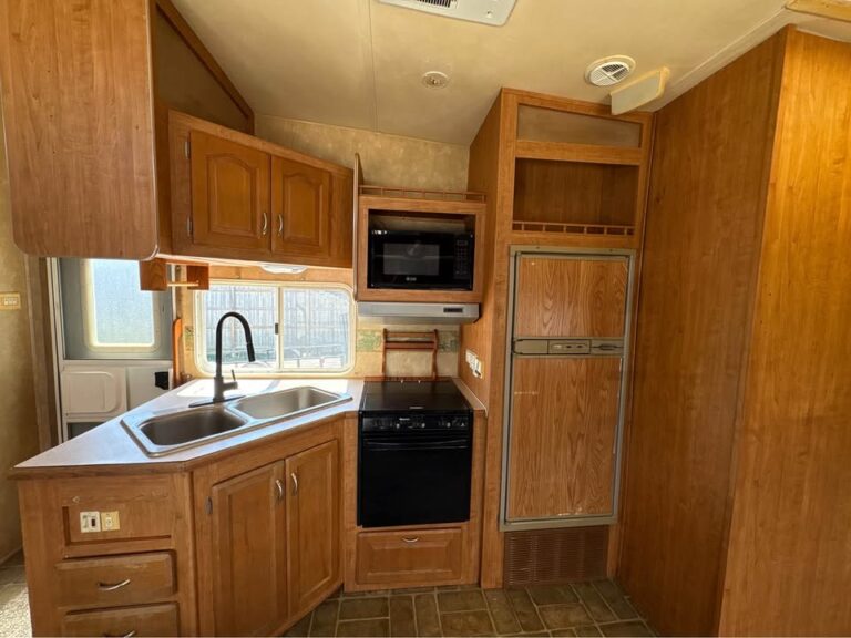 pristine Used 2007 Forest River Wildcat 32QBSS ready for delivery - gallery image 6 from Glenpool Camper Sales near Tulsa