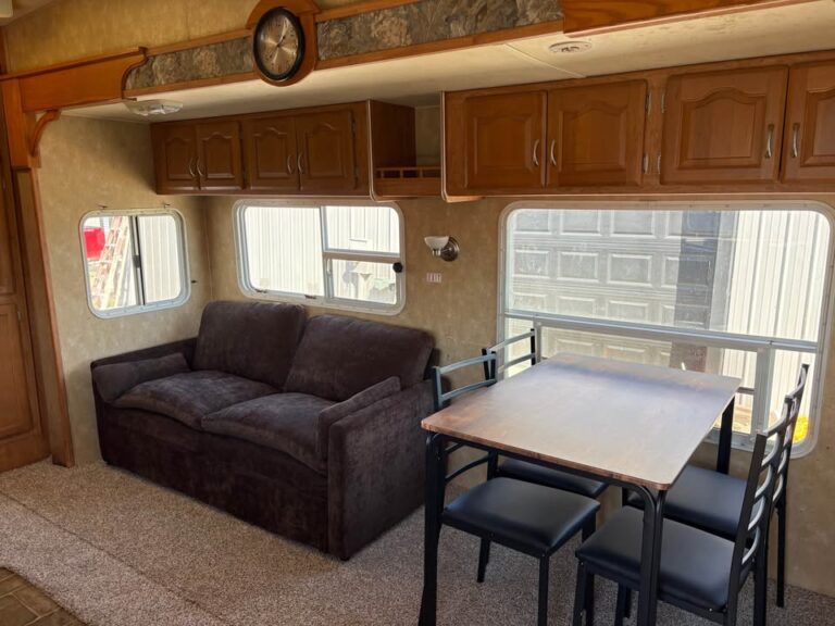 Used 2007 Forest River Wildcat 32QBSS dealer inventory - gallery image 7 stocked at Glenpool Camper Sales near Tulsa